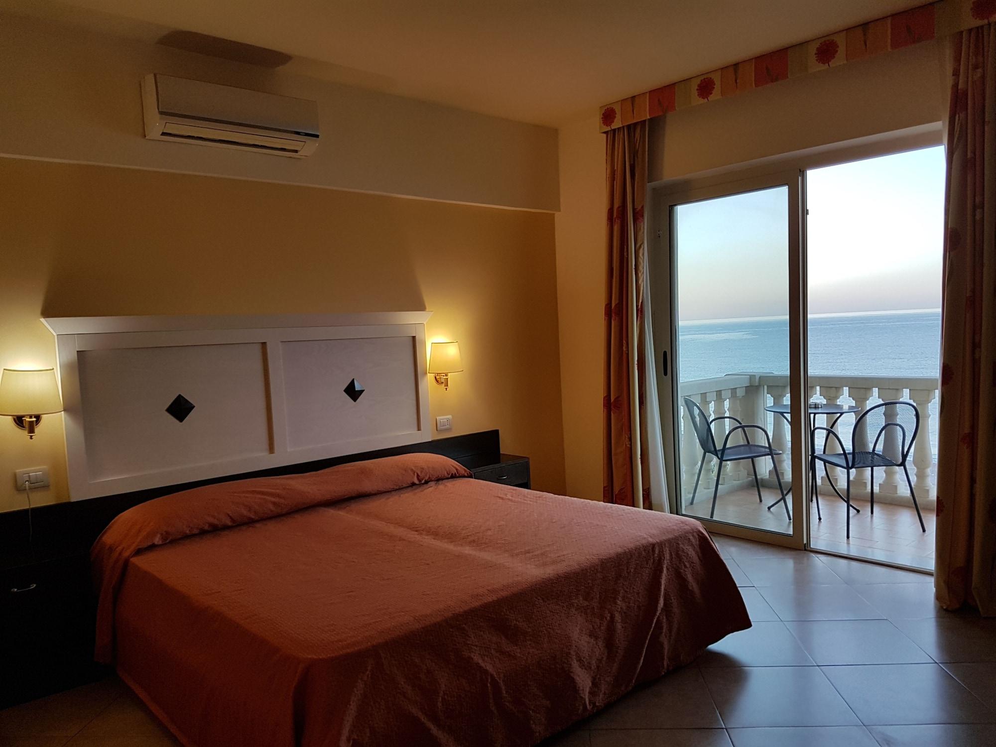 Hotel Orizzonte Letojanni Dış mekan fotoğraf